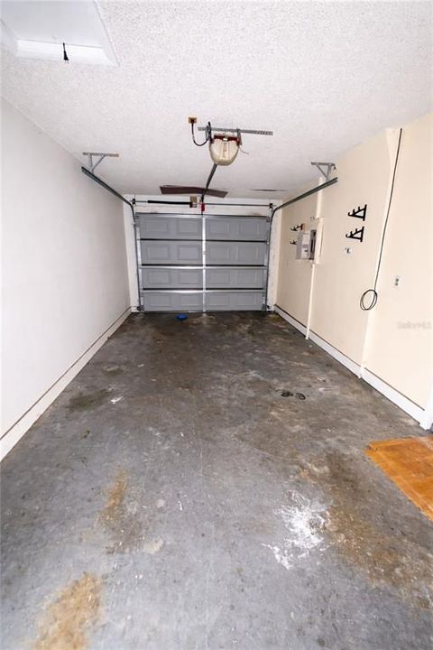 For Sale: $179,900 (2 beds, 1 baths, 848 Square Feet)