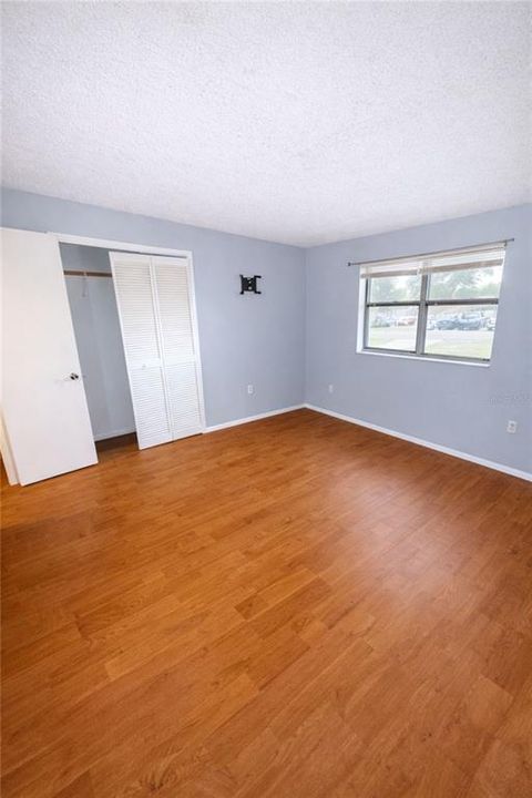 For Sale: $179,900 (2 beds, 1 baths, 848 Square Feet)