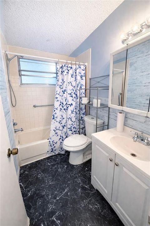 For Sale: $179,900 (2 beds, 1 baths, 848 Square Feet)