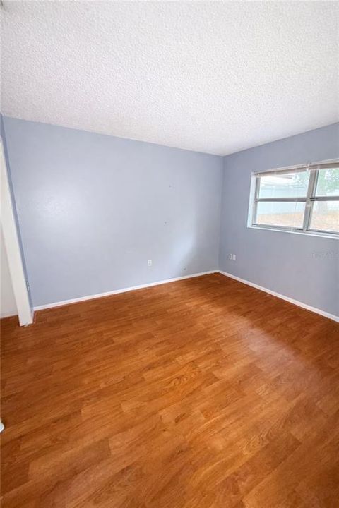 For Sale: $179,900 (2 beds, 1 baths, 848 Square Feet)