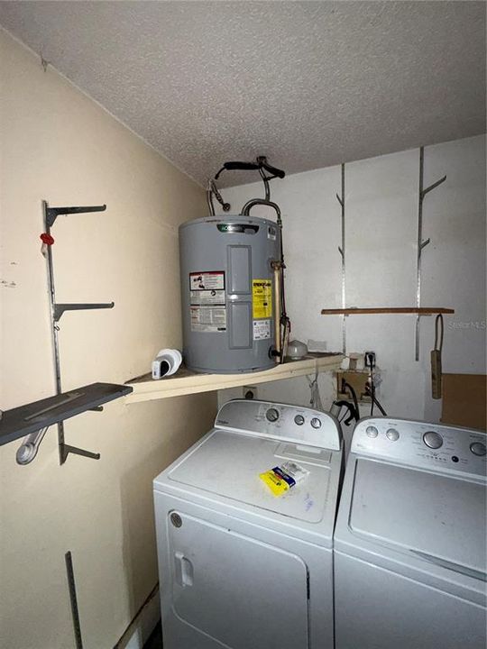 For Sale: $179,900 (2 beds, 1 baths, 848 Square Feet)