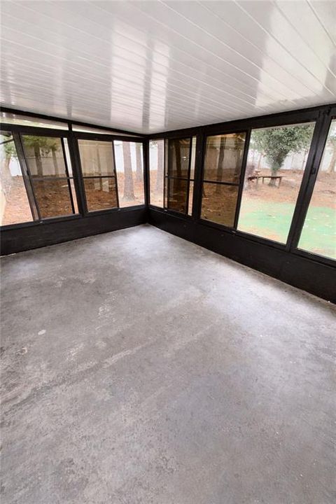 For Sale: $179,900 (2 beds, 1 baths, 848 Square Feet)