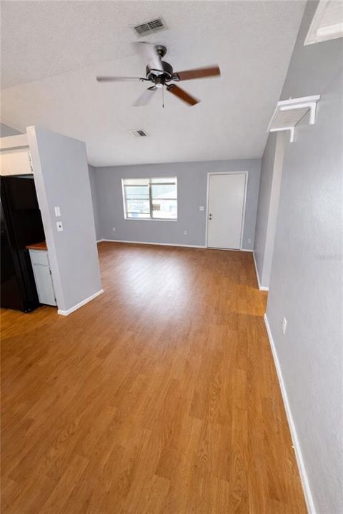 For Sale: $179,900 (2 beds, 1 baths, 848 Square Feet)