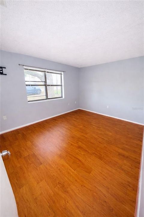 For Sale: $179,900 (2 beds, 1 baths, 848 Square Feet)