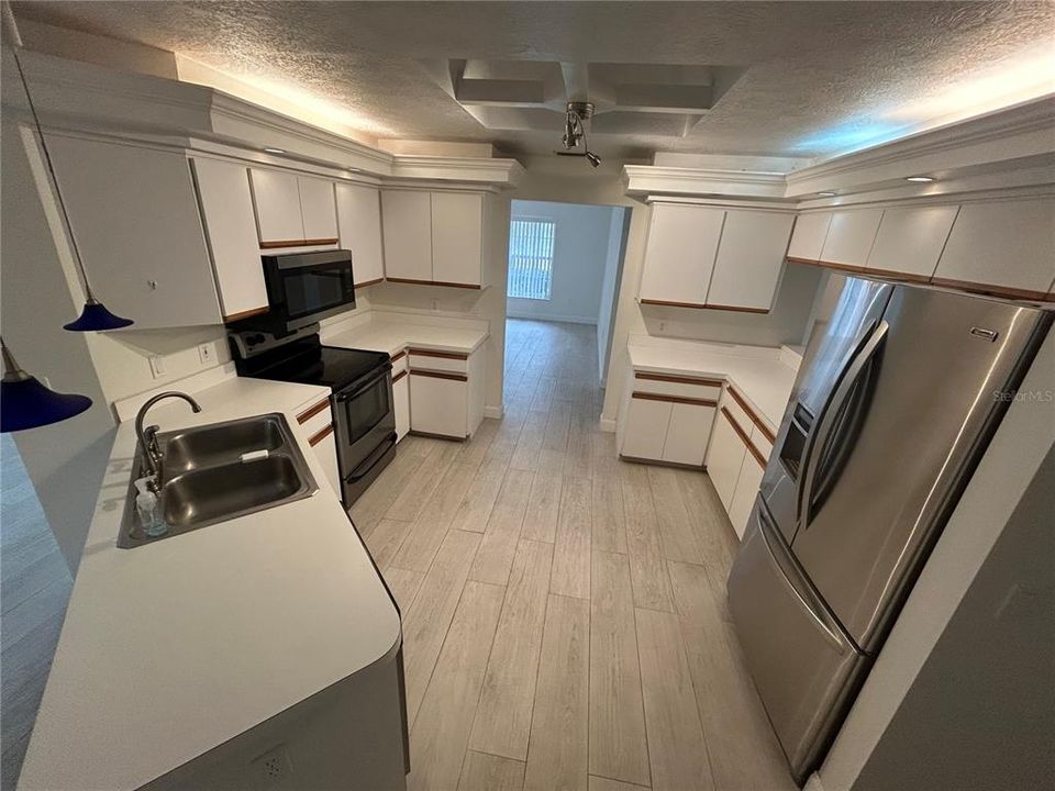 For Rent: $2,300 (3 beds, 2 baths, 2126 Square Feet)