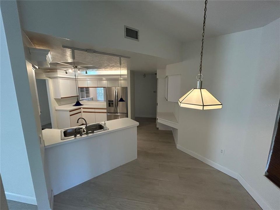 For Rent: $2,300 (3 beds, 2 baths, 2126 Square Feet)