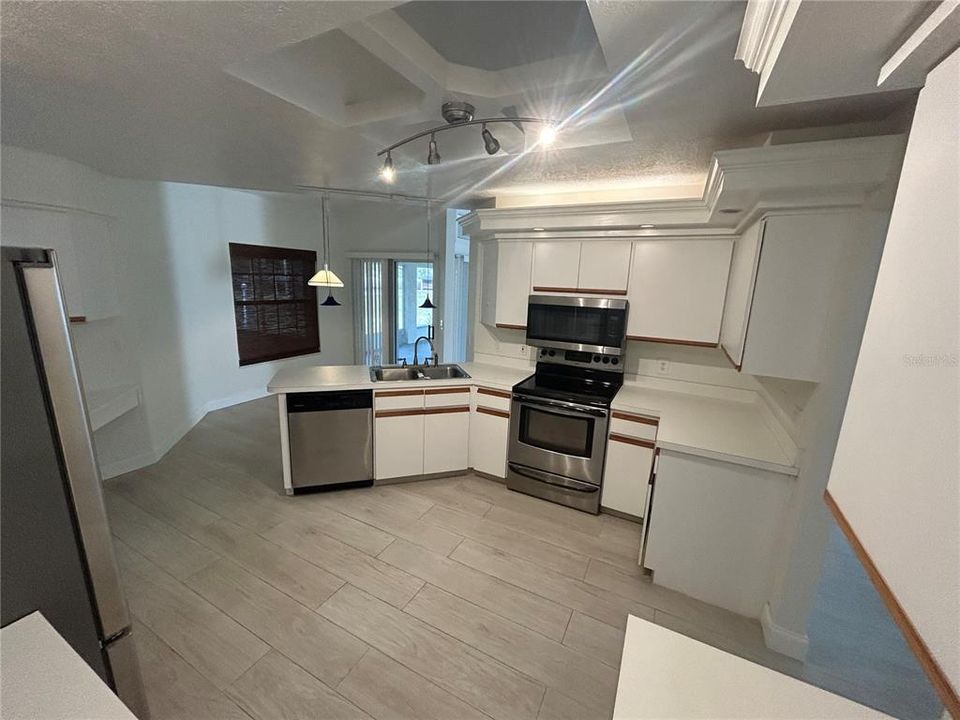 For Rent: $2,300 (3 beds, 2 baths, 2126 Square Feet)