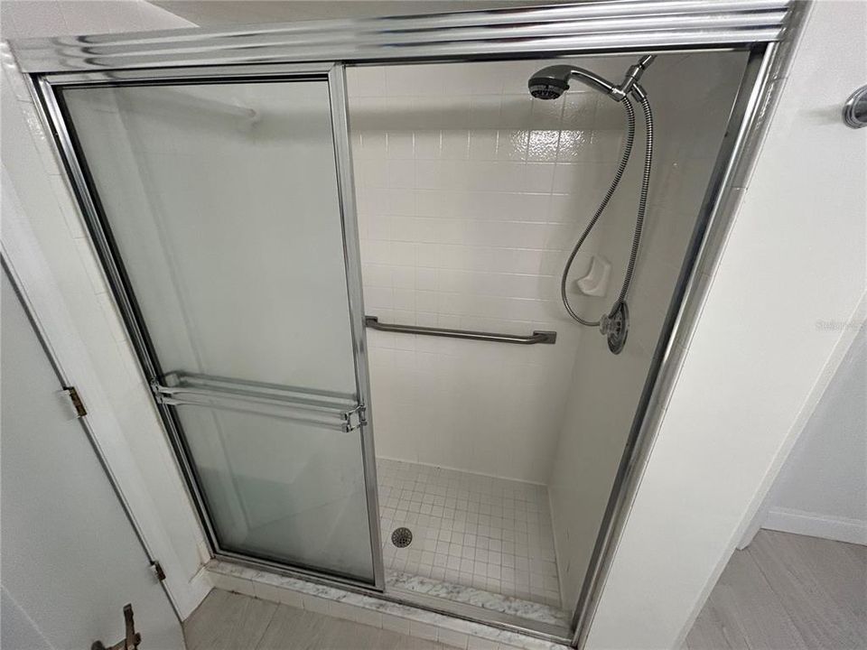 For Rent: $2,300 (3 beds, 2 baths, 2126 Square Feet)