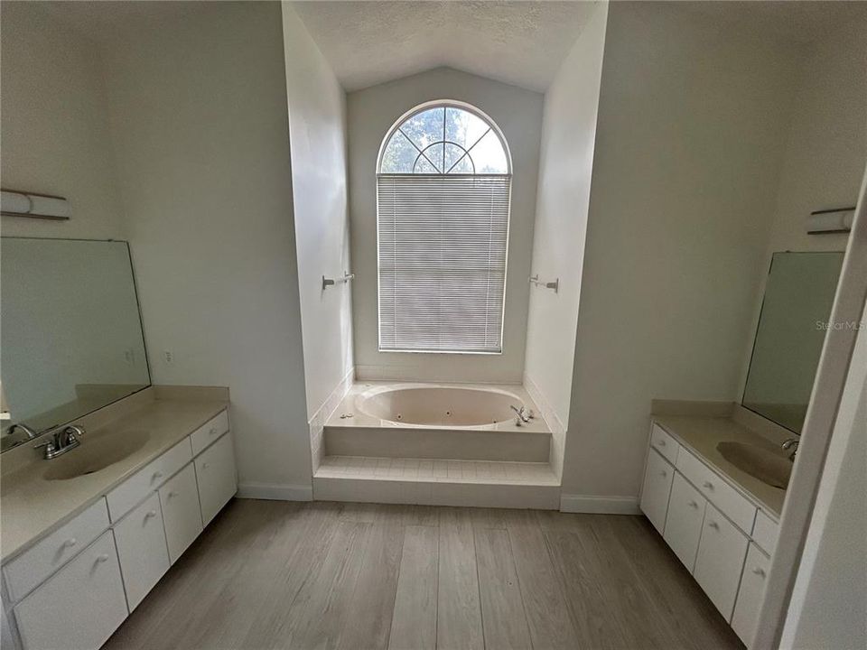 For Rent: $2,300 (3 beds, 2 baths, 2126 Square Feet)