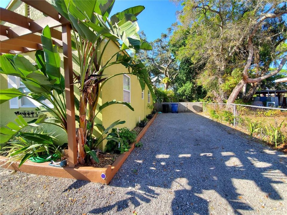 For Rent: $2,850 (3 beds, 1 baths, 1361 Square Feet)