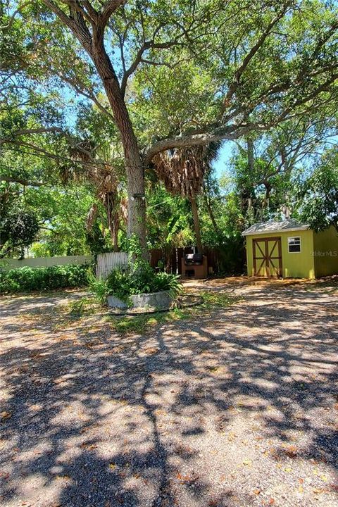 For Rent: $2,850 (3 beds, 1 baths, 1361 Square Feet)