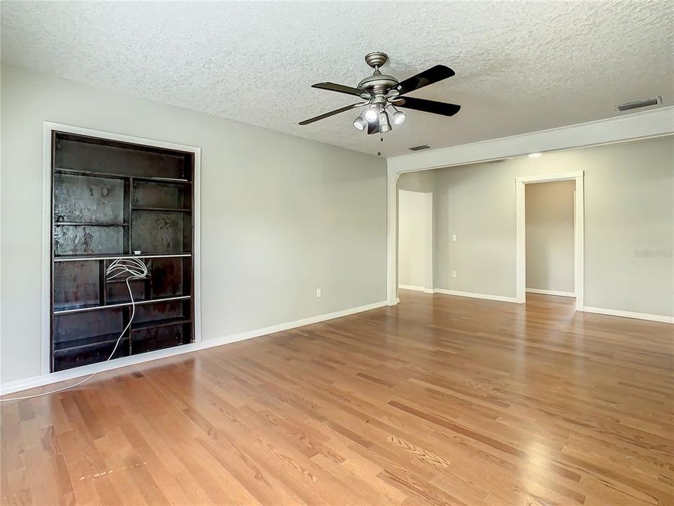 For Rent: $2,850 (3 beds, 1 baths, 1361 Square Feet)