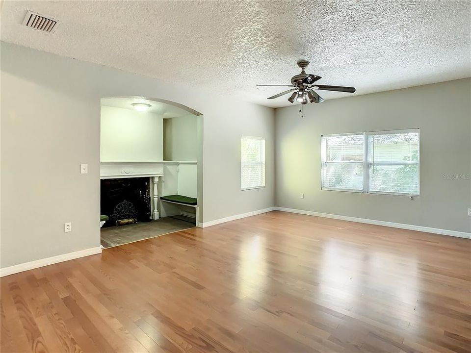 For Rent: $2,850 (3 beds, 1 baths, 1361 Square Feet)