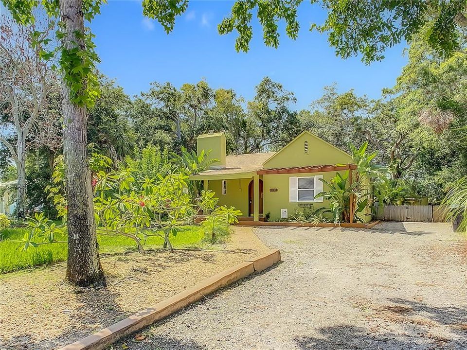 For Rent: $2,850 (3 beds, 1 baths, 1361 Square Feet)