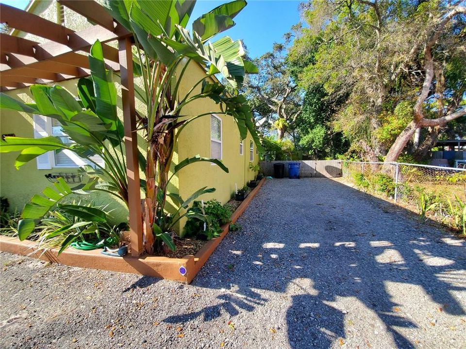 For Rent: $2,850 (3 beds, 1 baths, 1361 Square Feet)