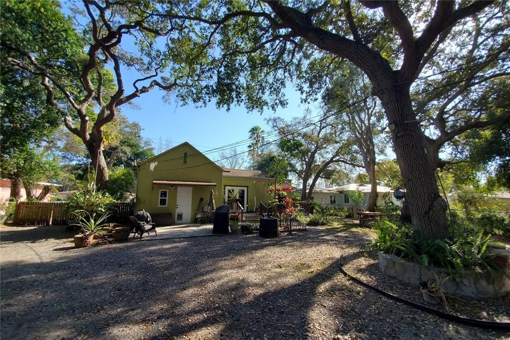 For Rent: $2,850 (3 beds, 1 baths, 1361 Square Feet)