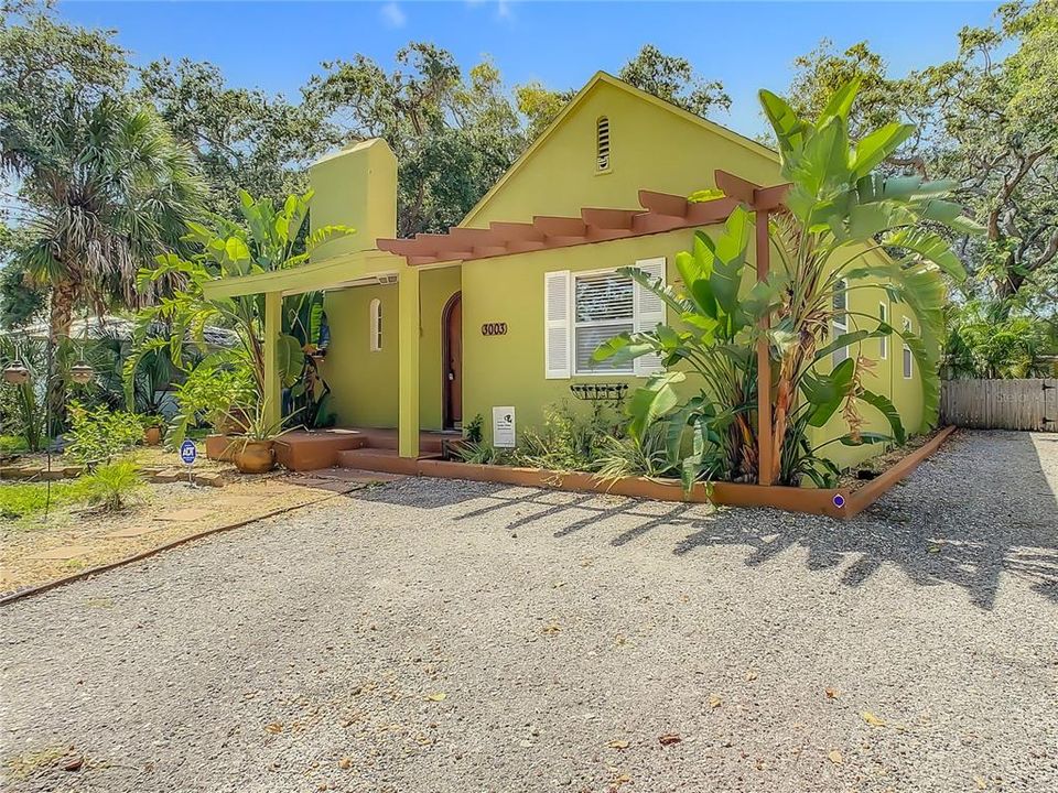 For Rent: $2,850 (3 beds, 1 baths, 1361 Square Feet)