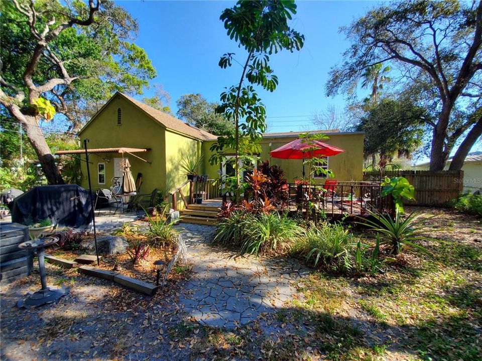 For Rent: $2,850 (3 beds, 1 baths, 1361 Square Feet)