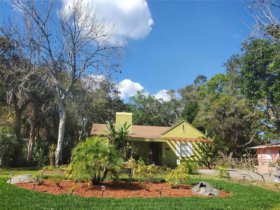 For Rent: $2,850 (3 beds, 1 baths, 1361 Square Feet)