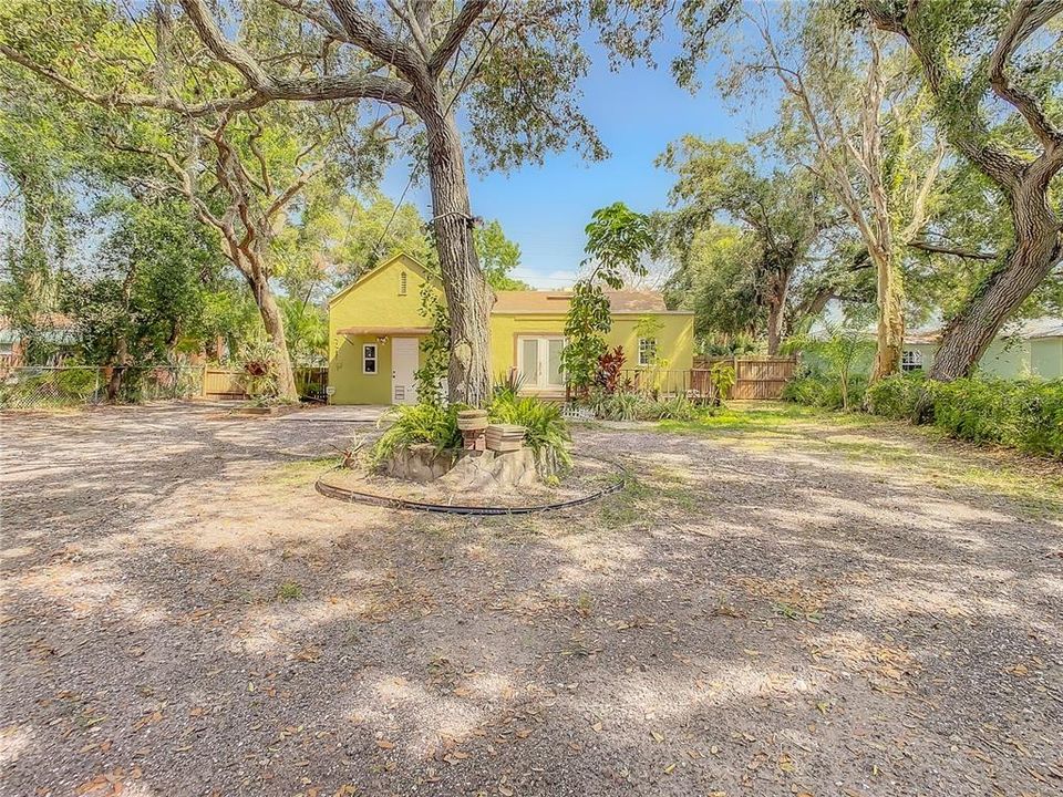 For Rent: $2,850 (3 beds, 1 baths, 1361 Square Feet)