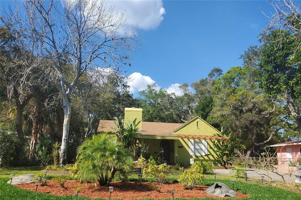 For Rent: $2,850 (3 beds, 1 baths, 1361 Square Feet)