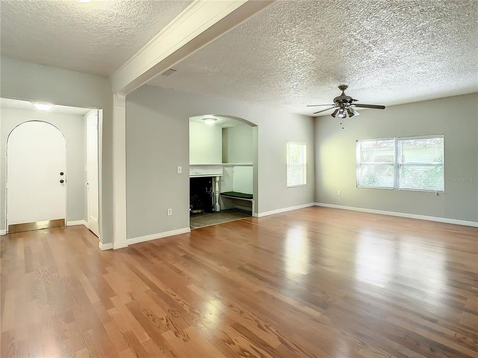 For Rent: $2,850 (3 beds, 1 baths, 1361 Square Feet)