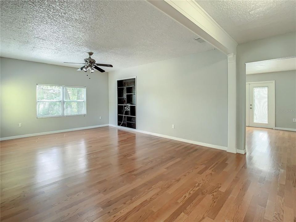 For Rent: $2,850 (3 beds, 1 baths, 1361 Square Feet)