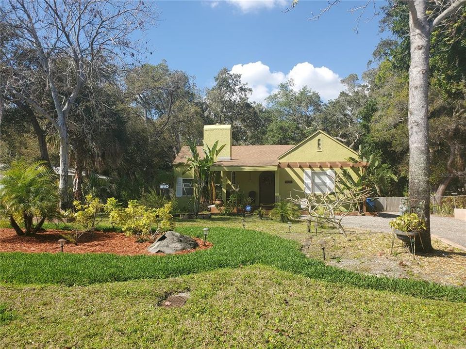 For Rent: $2,850 (3 beds, 1 baths, 1361 Square Feet)