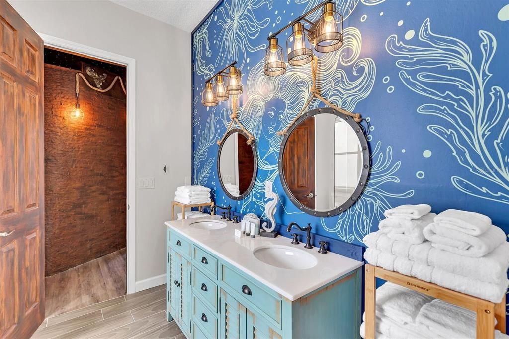 For Sale: $925,900 (5 beds, 4 baths, 3556 Square Feet)