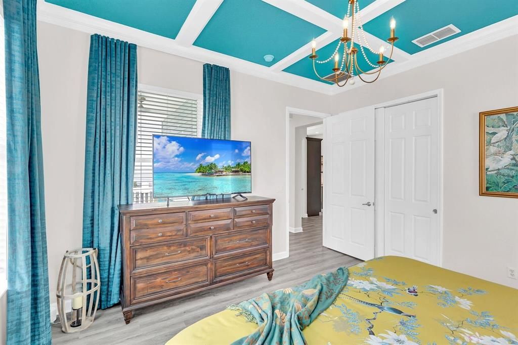 For Sale: $925,900 (5 beds, 4 baths, 3556 Square Feet)