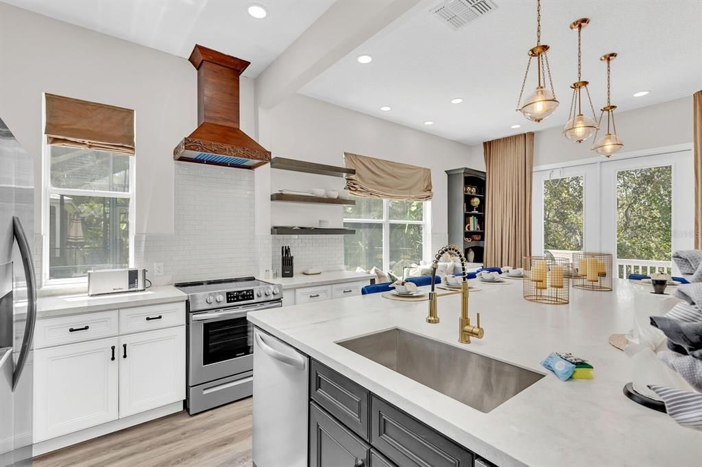 For Sale: $925,900 (5 beds, 4 baths, 3556 Square Feet)