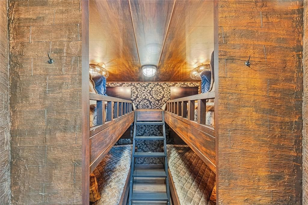 For Sale: $925,900 (5 beds, 4 baths, 3556 Square Feet)