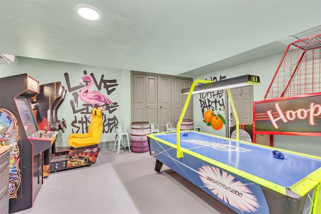 For Sale: $925,900 (5 beds, 4 baths, 3556 Square Feet)