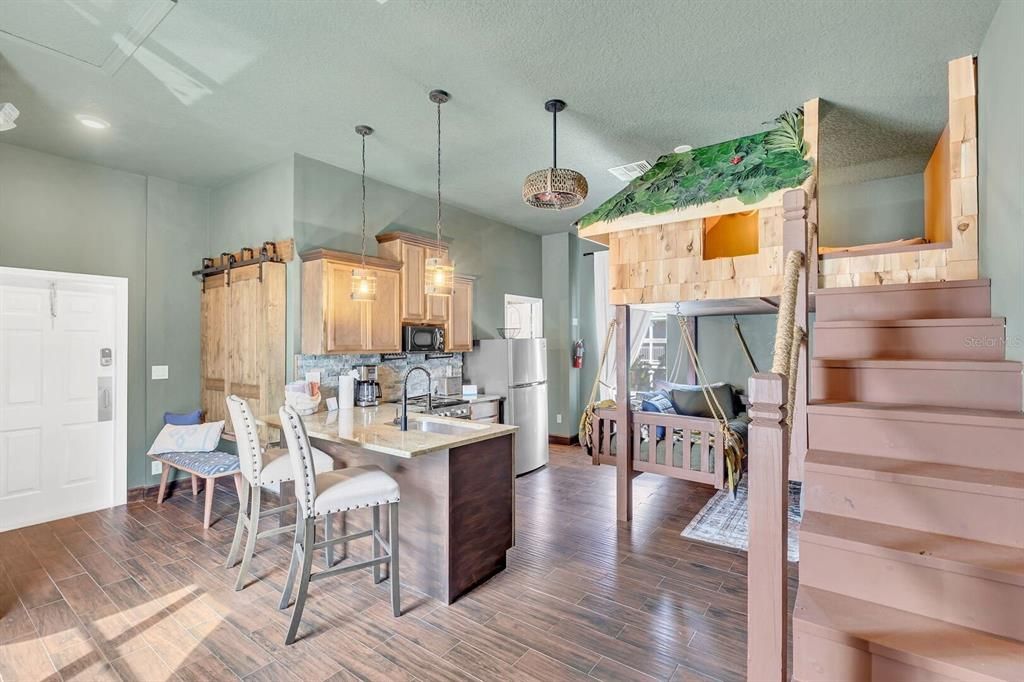 For Sale: $925,900 (5 beds, 4 baths, 3556 Square Feet)