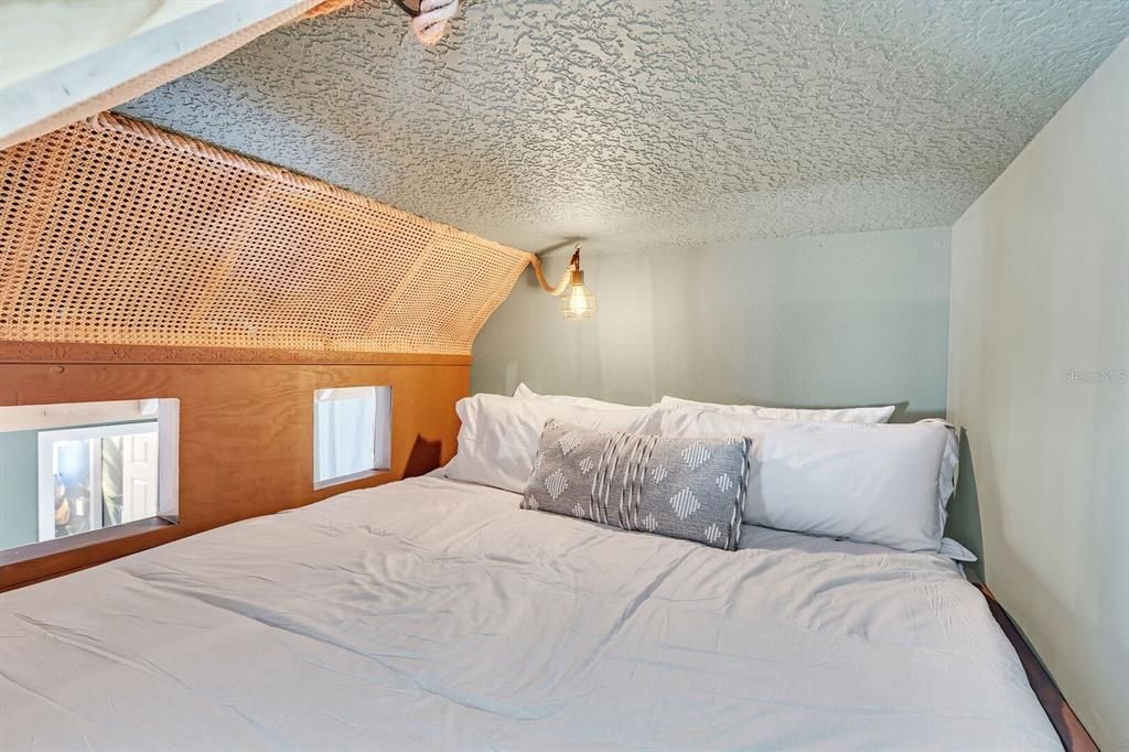 For Sale: $925,900 (5 beds, 4 baths, 3556 Square Feet)