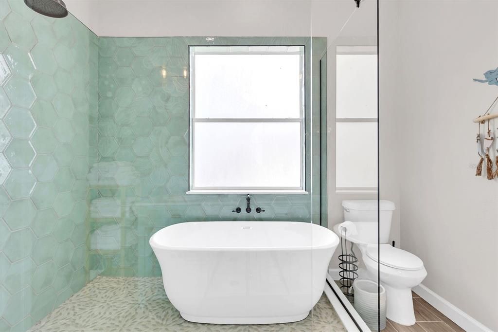 For Sale: $925,900 (5 beds, 4 baths, 3556 Square Feet)