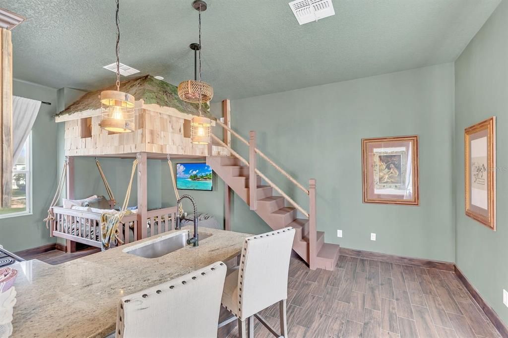 For Sale: $925,900 (5 beds, 4 baths, 3556 Square Feet)