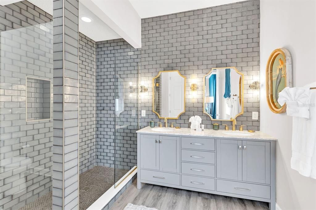 For Sale: $925,900 (5 beds, 4 baths, 3556 Square Feet)