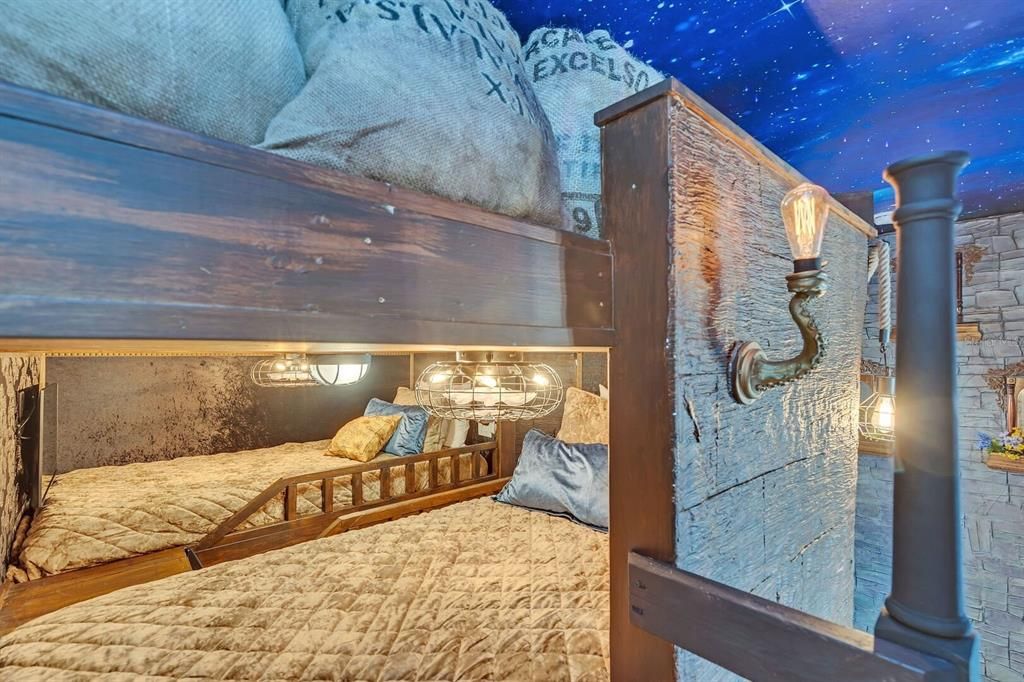 For Sale: $925,900 (5 beds, 4 baths, 3556 Square Feet)