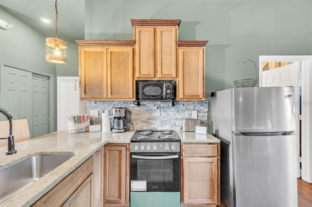 For Sale: $925,900 (5 beds, 4 baths, 3556 Square Feet)