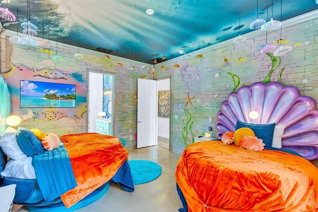 For Sale: $925,900 (5 beds, 4 baths, 3556 Square Feet)