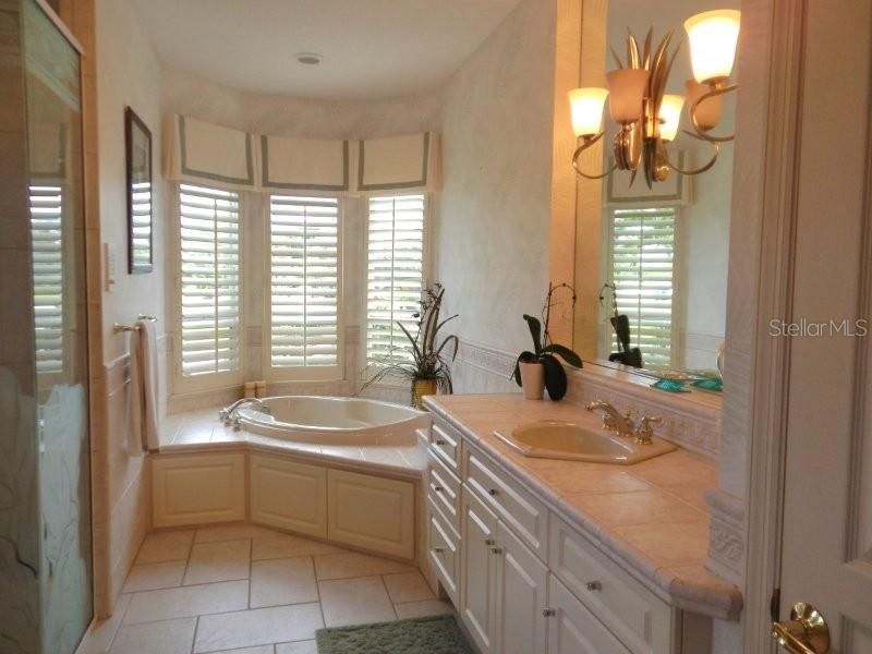 出租: $3,800 (3 贝兹, 2 浴室, 2302 平方英尺)