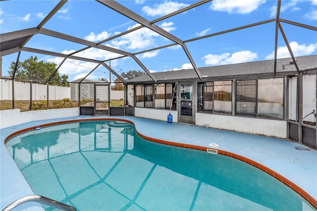 For Sale: $309,000 (3 beds, 2 baths, 1402 Square Feet)