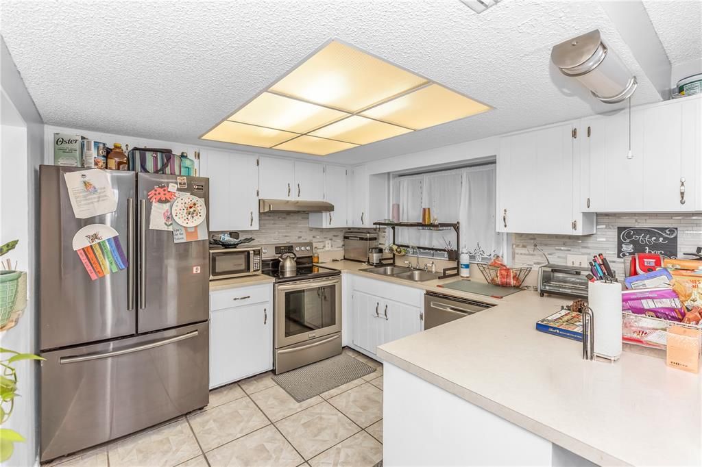 For Sale: $309,000 (3 beds, 2 baths, 1402 Square Feet)