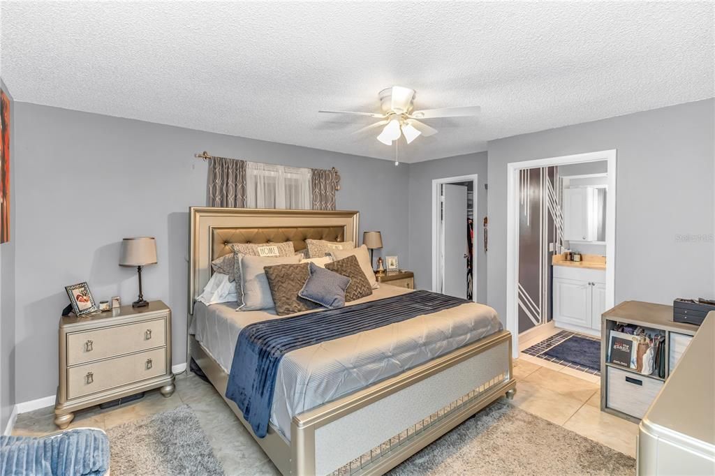 For Sale: $309,000 (3 beds, 2 baths, 1402 Square Feet)