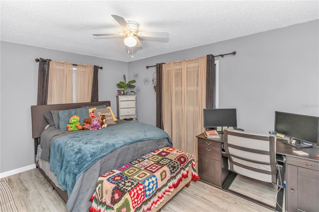 For Sale: $309,000 (3 beds, 2 baths, 1402 Square Feet)