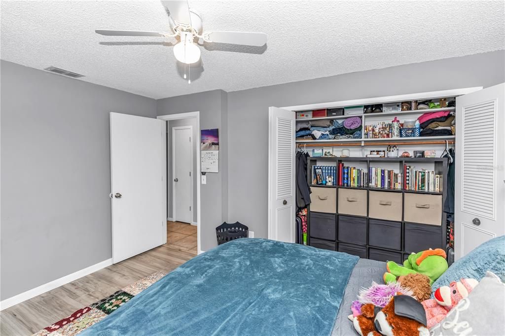 For Sale: $309,000 (3 beds, 2 baths, 1402 Square Feet)