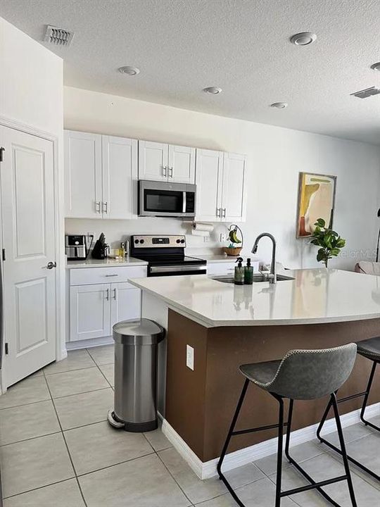 For Rent: $2,000 (3 beds, 2 baths, 1407 Square Feet)