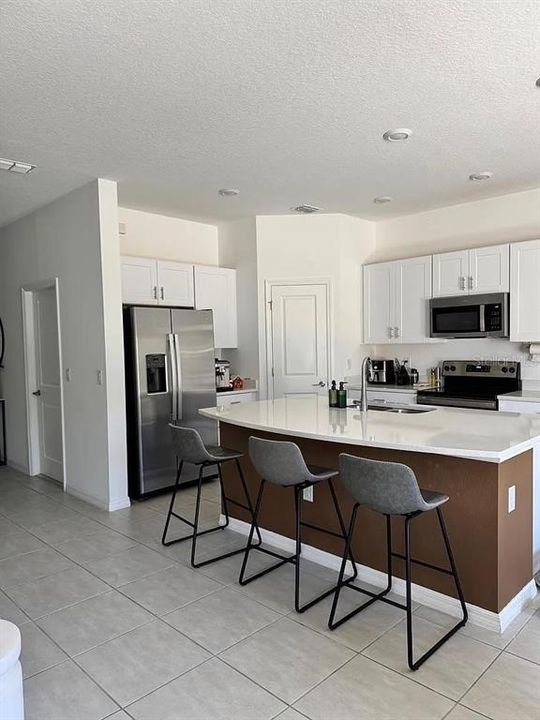 For Rent: $2,000 (3 beds, 2 baths, 1407 Square Feet)