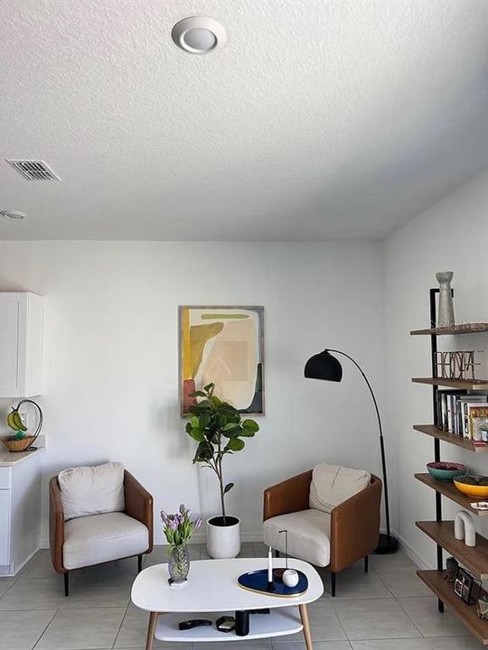 For Rent: $2,000 (3 beds, 2 baths, 1407 Square Feet)